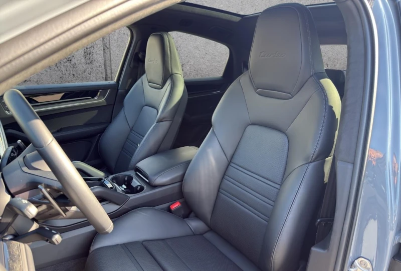 Porsche Cayenne TURBO E-HYBRID COUPE/CARBON/BOSE/PANO/MATRIX/360/, снимка 10 - Автомобили и джипове - 51905437