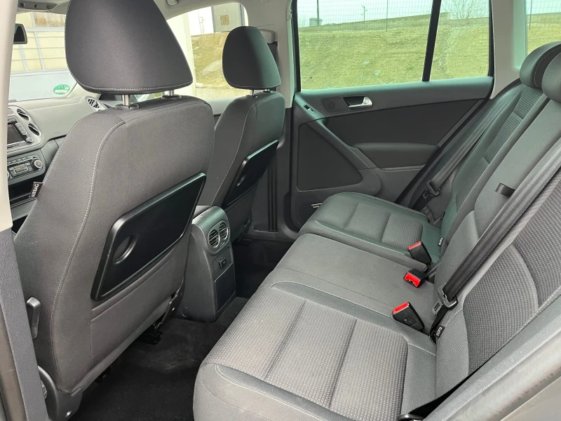 VW Tiguan 2.0TDI Sport Team, снимка 15 - Автомобили и джипове - 52992011