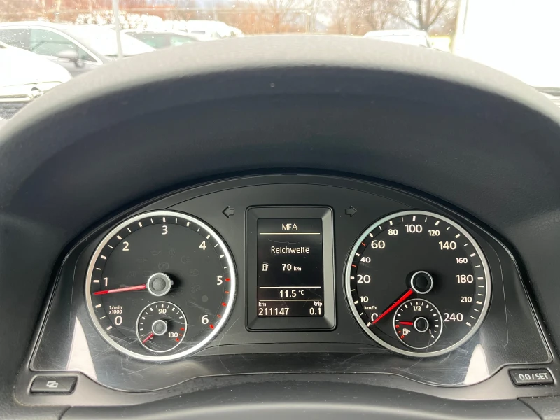VW Tiguan 2.0TDI Sport Team, снимка 10 - Автомобили и джипове - 52992011