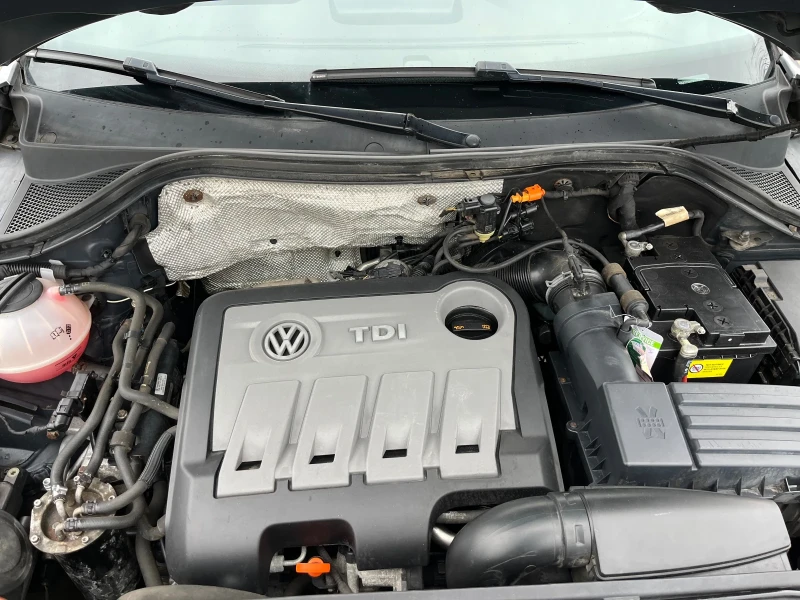 VW Tiguan 2.0TDI Sport Team, снимка 17 - Автомобили и джипове - 52992011