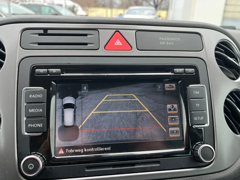 VW Tiguan 2.0TDI Sport Team, снимка 12 - Автомобили и джипове - 52992011