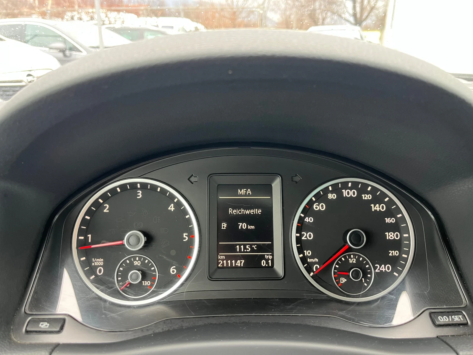 VW Tiguan 2.0TDI Sport Team - изображение 10