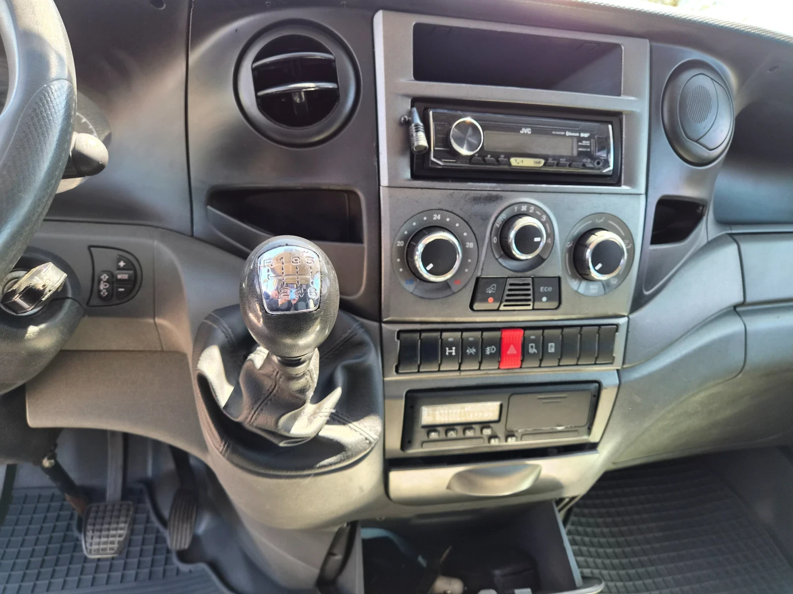 Iveco 35c15 Много запазен Тахо Смарт 2, снимка 13 - Бусове и автобуси - 54579998