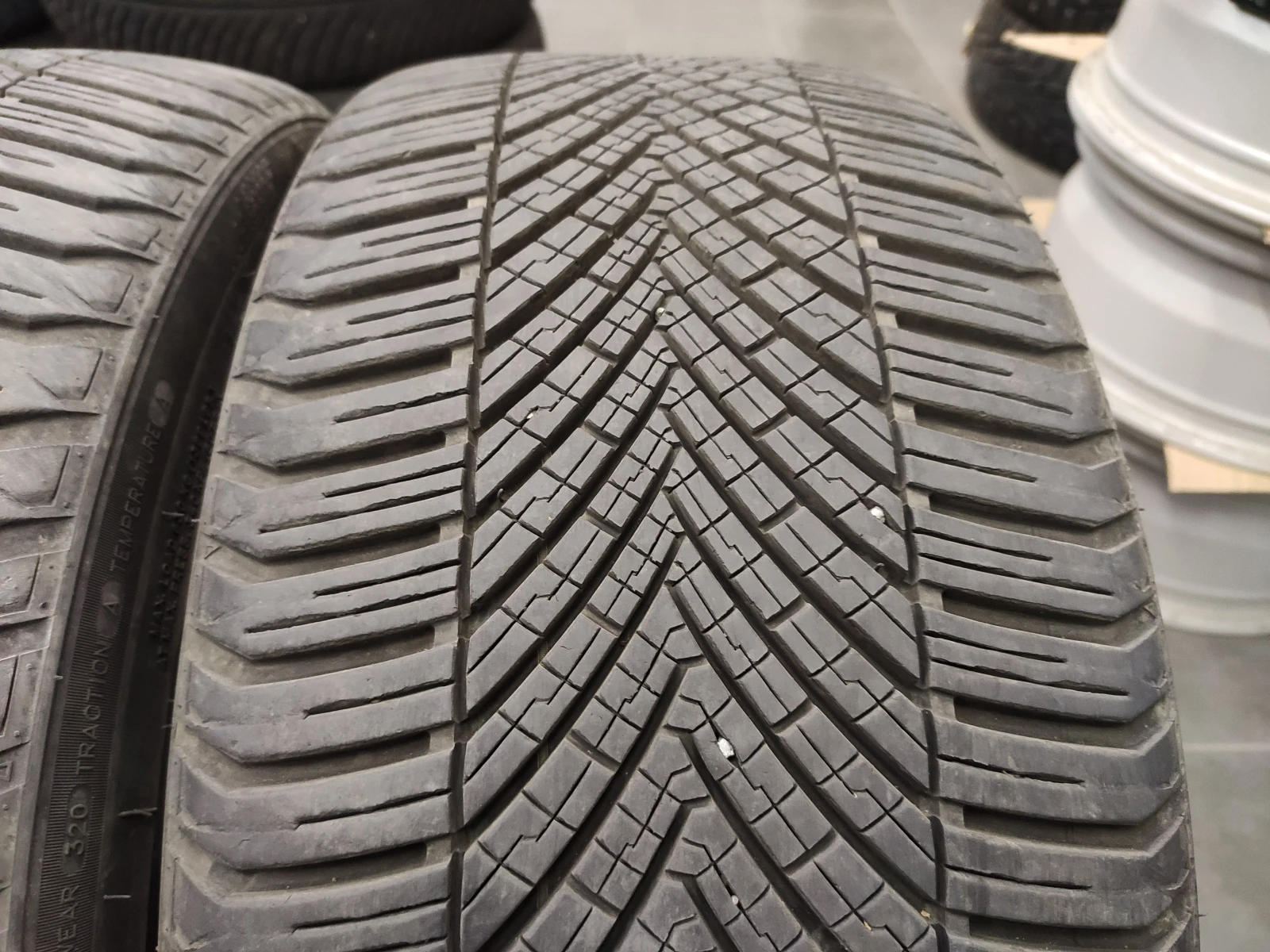  225/40R18 | Mobile.bg   4