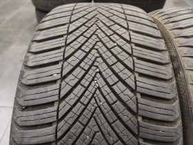 Гуми Всесезонни 225/40R18, снимка 1 - Гуми и джанти - 48563217