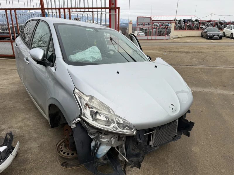 Peugeot 208 1.4, снимка 1 - Автомобили и джипове - 48704360