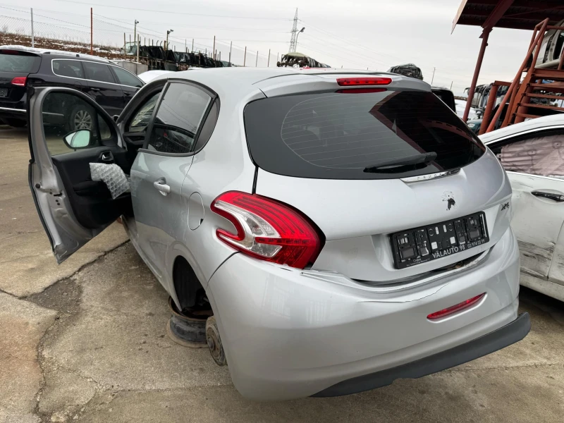 Peugeot 208 1.4, снимка 3 - Автомобили и джипове - 48704360