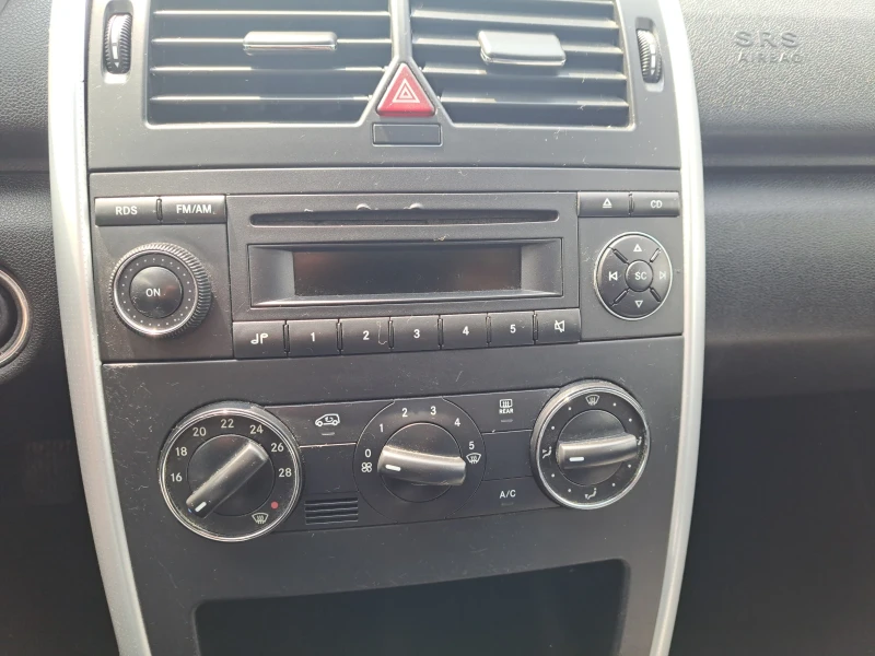 Mercedes-Benz A 180 2.0CDI, снимка 14 - Автомобили и джипове - 48850020