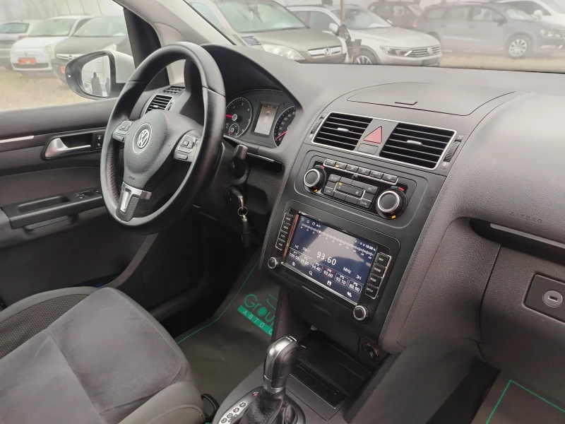 VW Touran 2.0TDI-DSG/НАВИГАЦИЯ/КЛИМАТРОНИК!!! , снимка 12 - Автомобили и джипове - 52586914