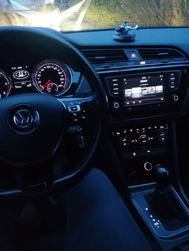 VW Touran, снимка 11 - Автомобили и джипове - 53387185