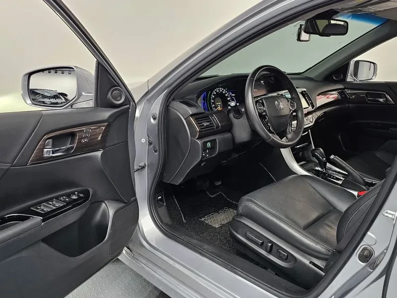 Honda Accord 2.0 Hybrid - САМО 30% АВАНС!, снимка 10 - Автомобили и джипове - 55660048