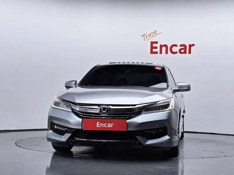 Honda Accord 2.0 Hybrid - САМО 30% АВАНС!, снимка 3 - Автомобили и джипове - 55660048