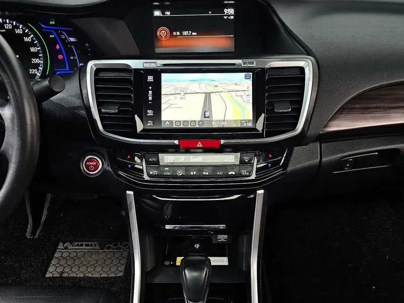 Honda Accord 2.0 Hybrid - САМО 30% АВАНС!, снимка 13 - Автомобили и джипове - 55660048