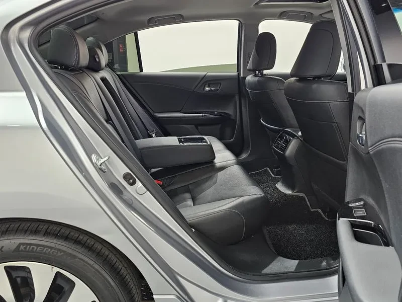 Honda Accord 2.0 Hybrid - САМО 30% АВАНС!, снимка 11 - Автомобили и джипове - 55660048