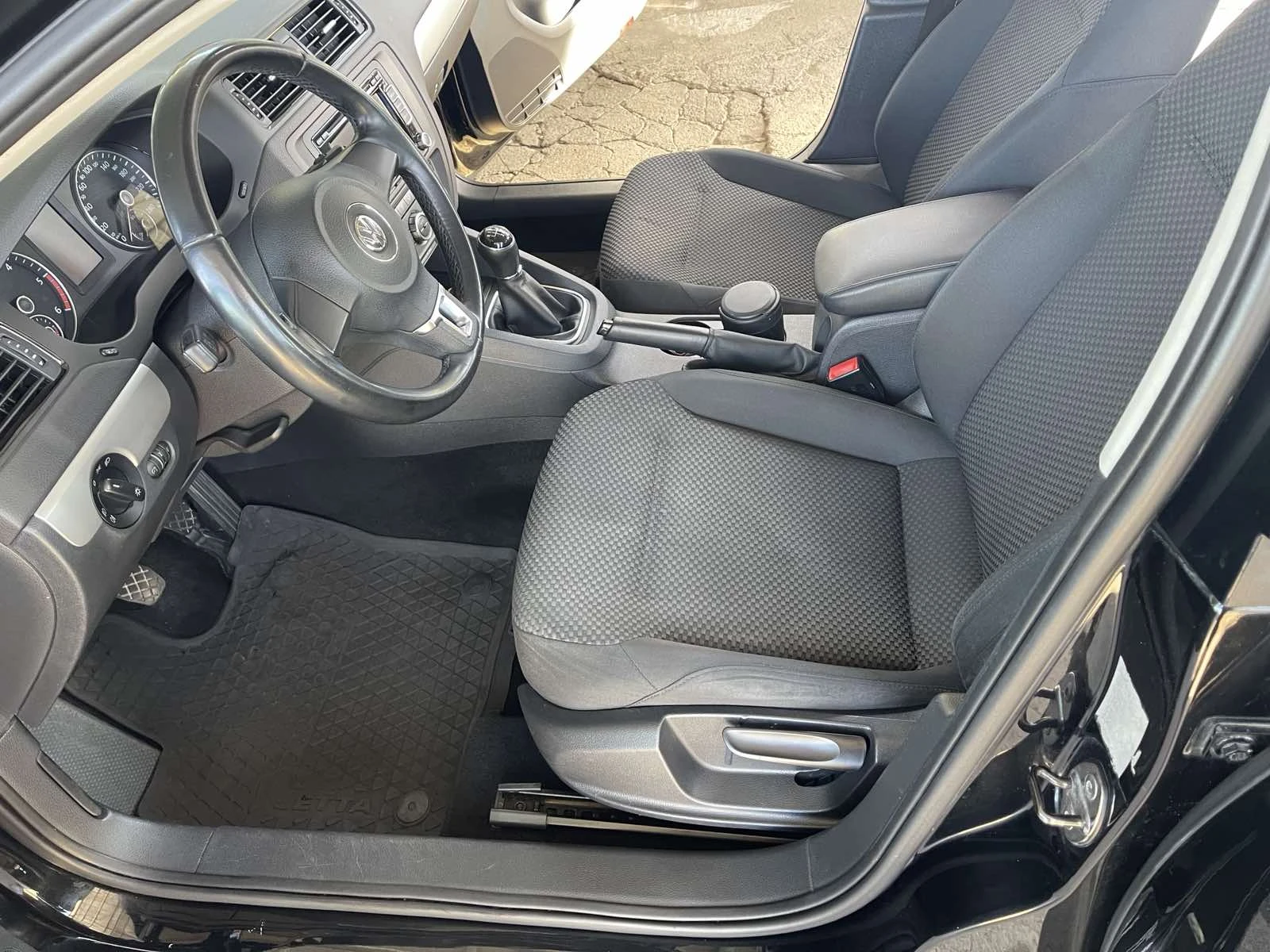 VW Jetta  - изображение 10