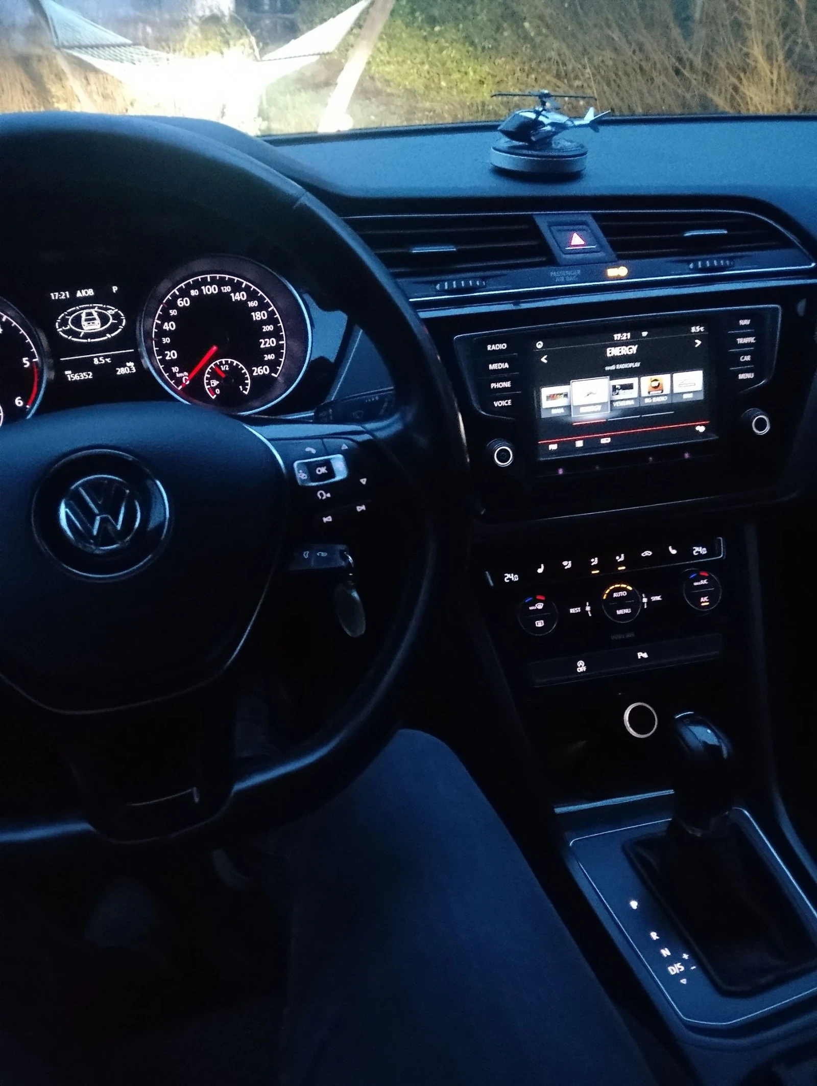 VW Touran, снимка 11 - Автомобили и джипове - 53836922