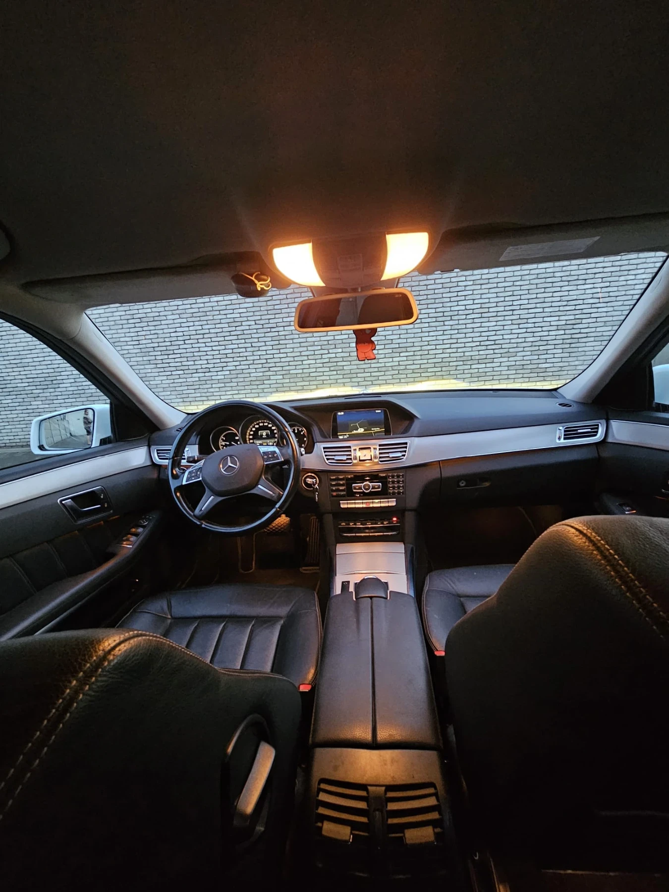 Mercedes-Benz E 200, снимка 5 - Автомобили и джипове - 53803178