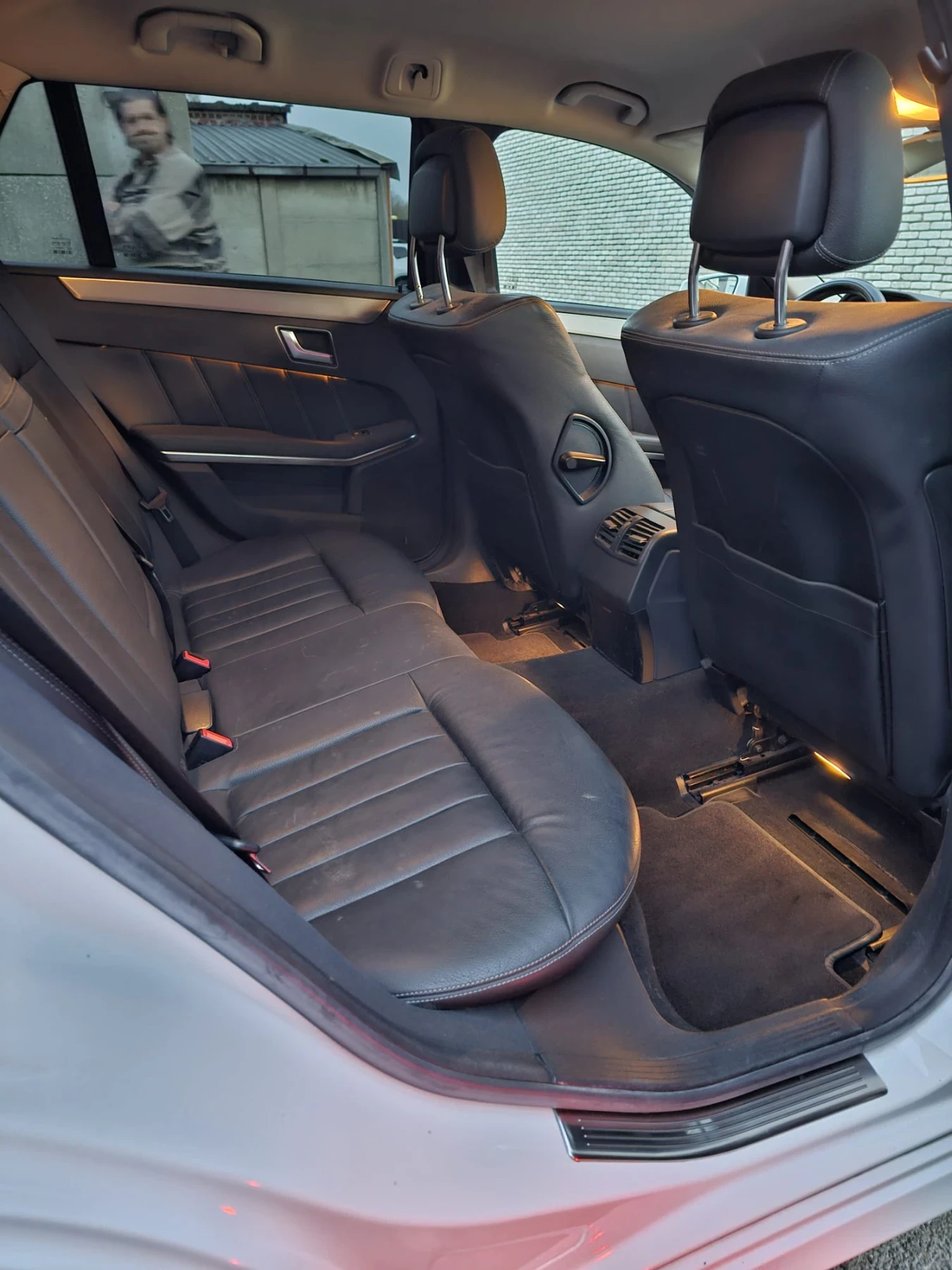 Mercedes-Benz E 200, снимка 12 - Автомобили и джипове - 53803178