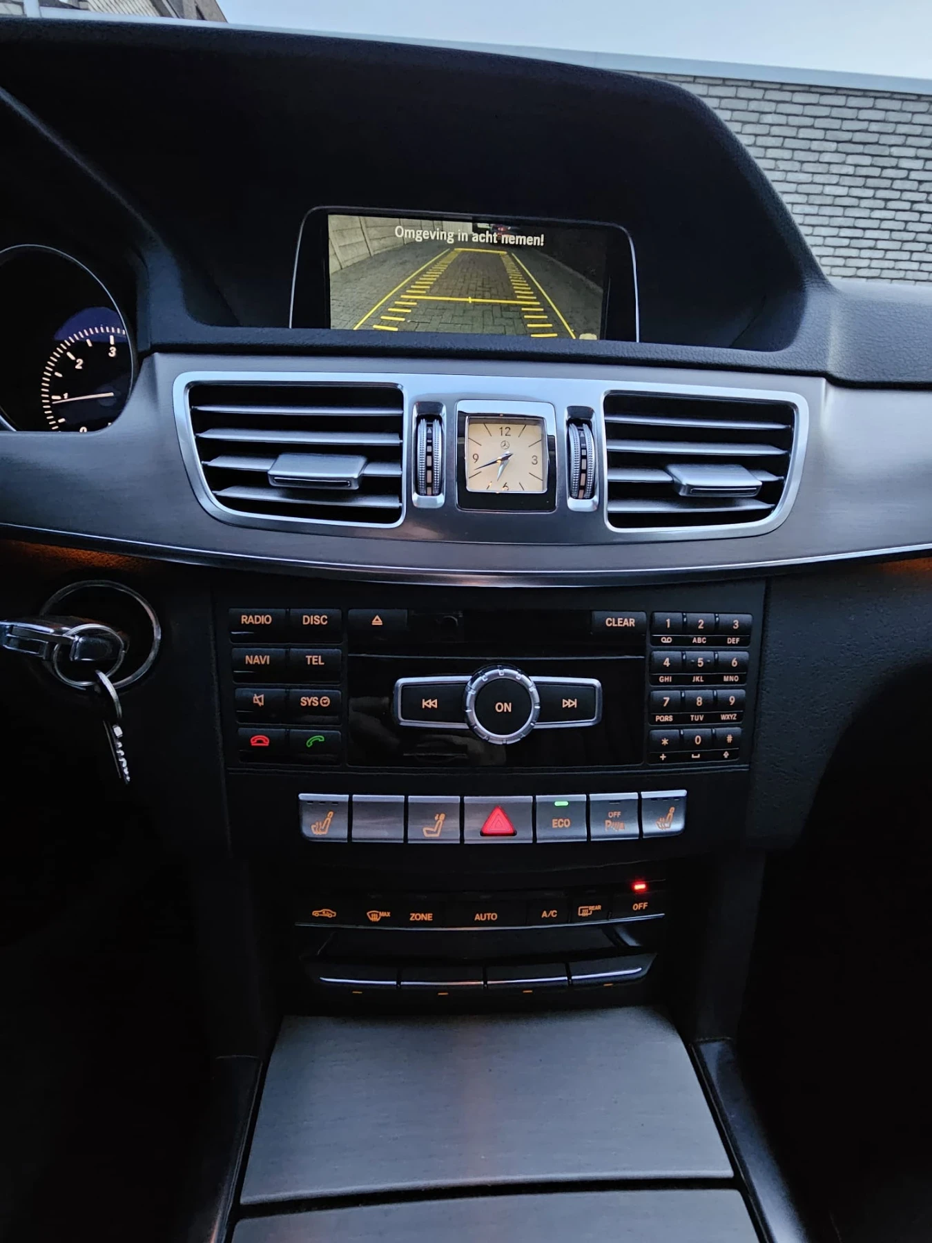 Mercedes-Benz E 200, снимка 6 - Автомобили и джипове - 53803178