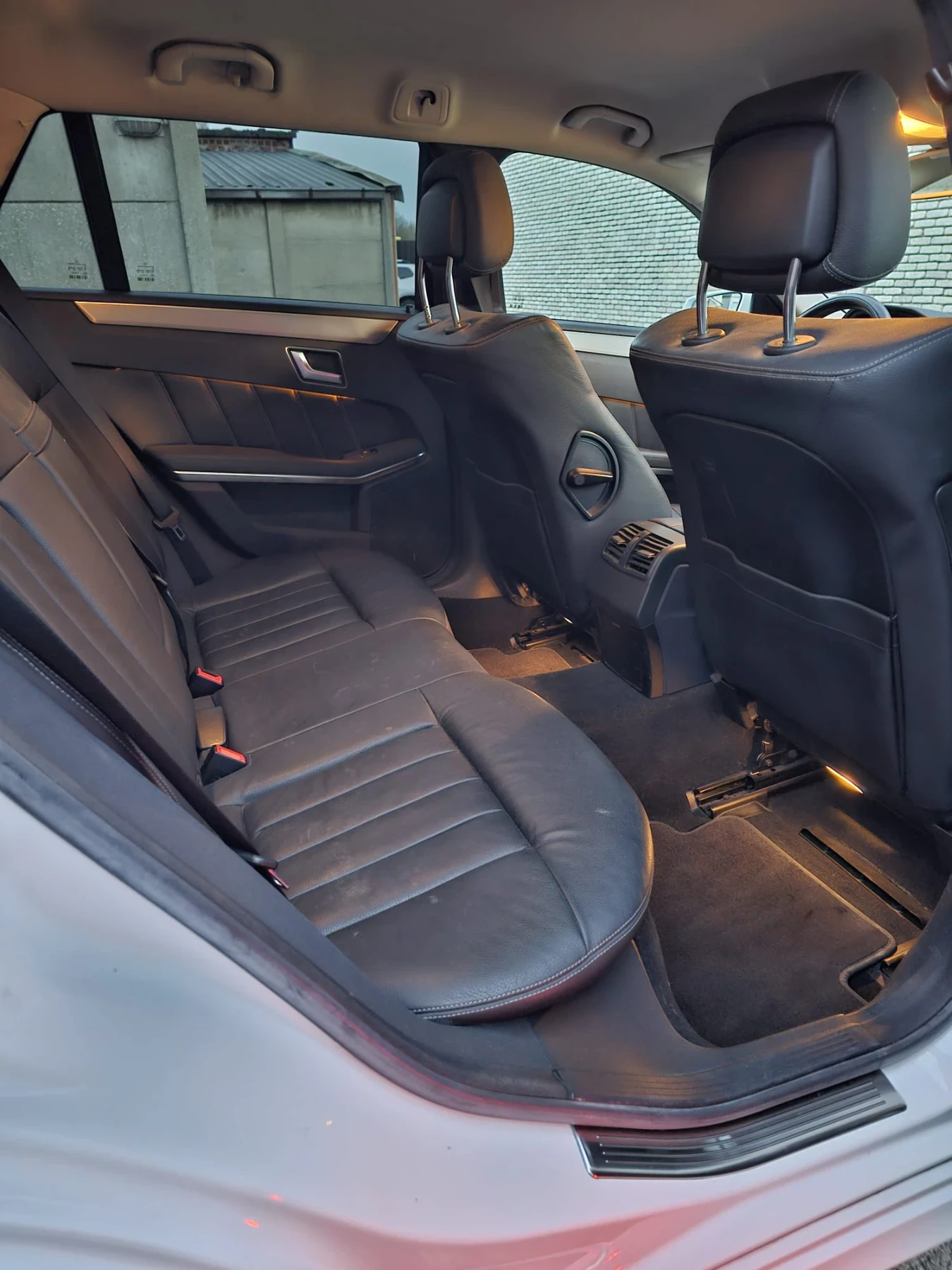 Mercedes-Benz E 200, снимка 11 - Автомобили и джипове - 53803178