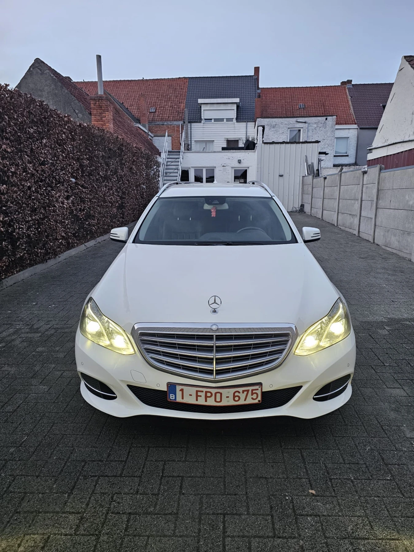 Mercedes-Benz E 200, снимка 3 - Автомобили и джипове - 53803178