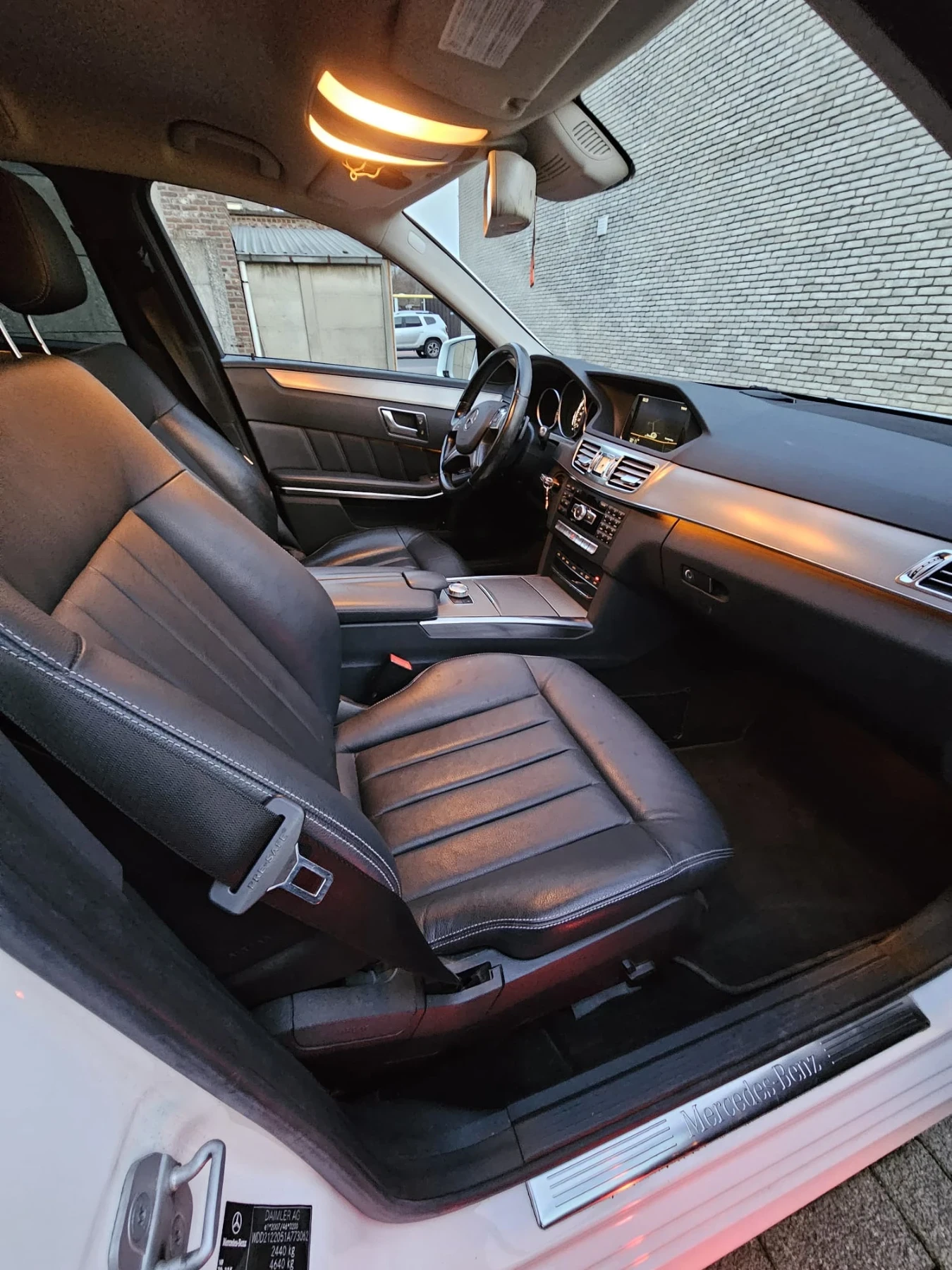 Mercedes-Benz E 200, снимка 10 - Автомобили и джипове - 53803178