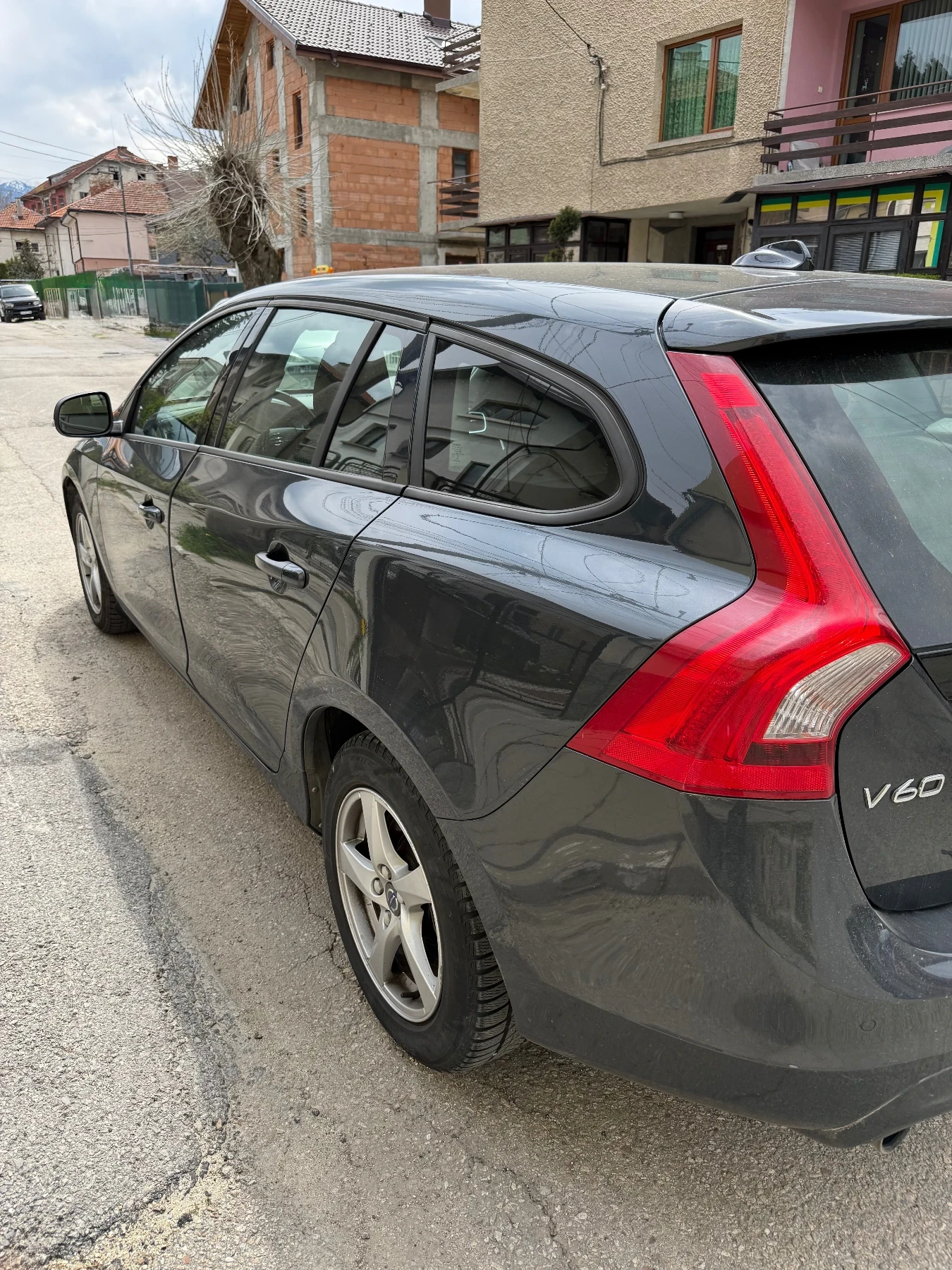 Volvo V60, снимка 4 - Автомобили и джипове - 54258257
