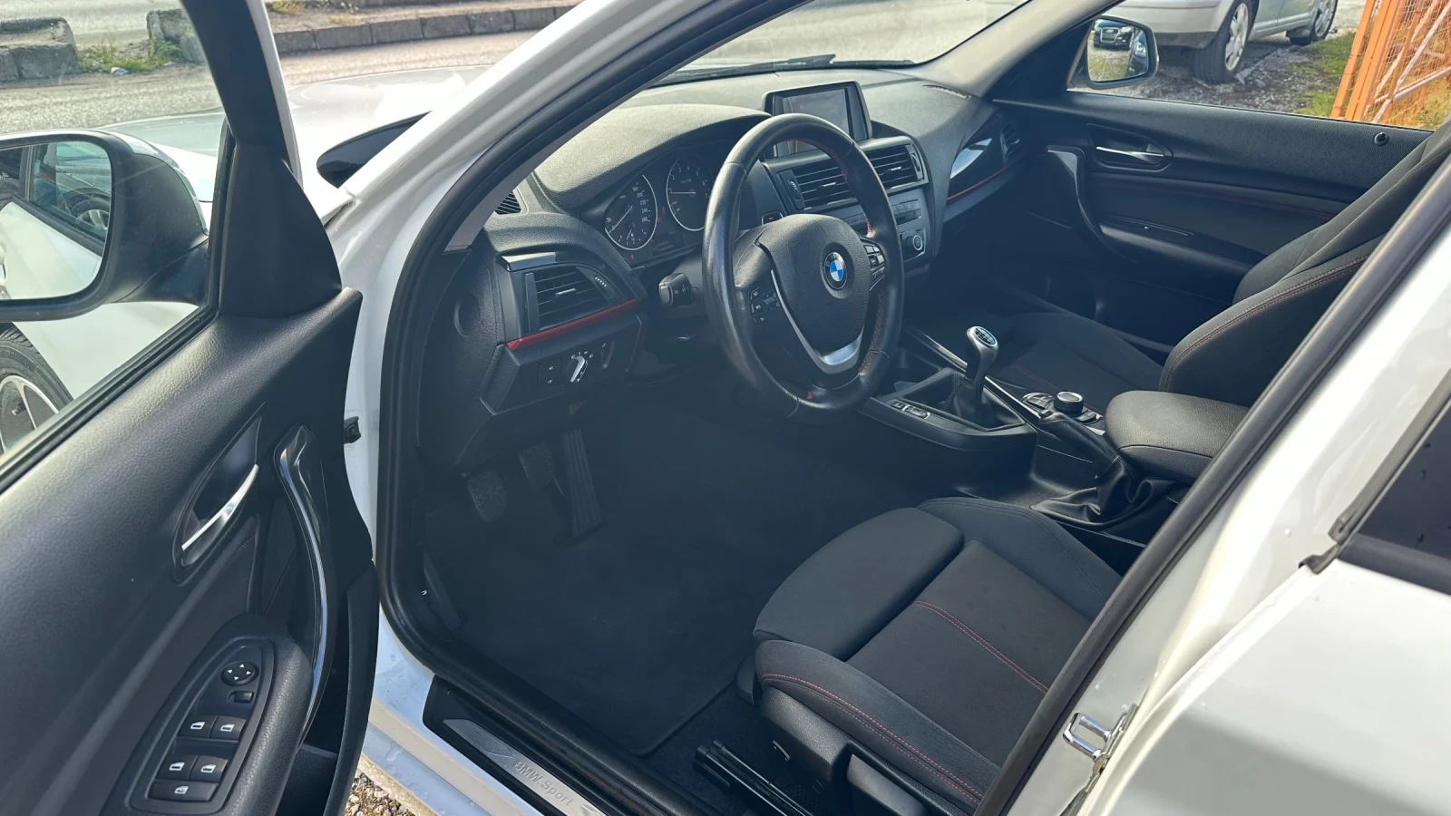 BMW 116 i sport, снимка 8 - Автомобили и джипове - 54297105