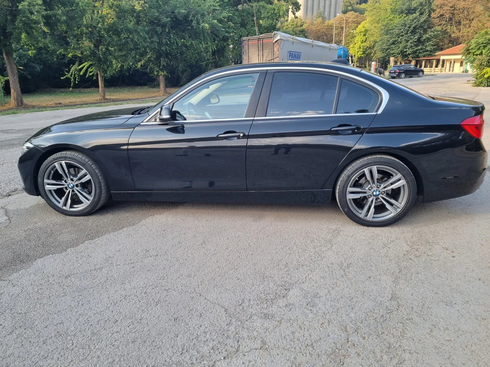 BMW 318 1.5, снимка 3 - Автомобили и джипове - 54700629