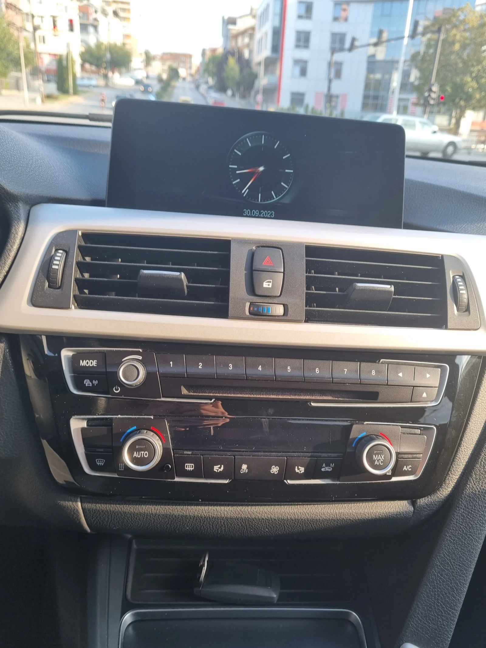 BMW 318 1.5, снимка 9 - Автомобили и джипове - 54700629