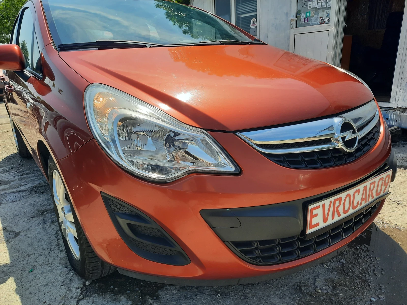Opel Corsa 2013та УНИКАТ, снимка 2 - Автомобили и джипове - 54842423