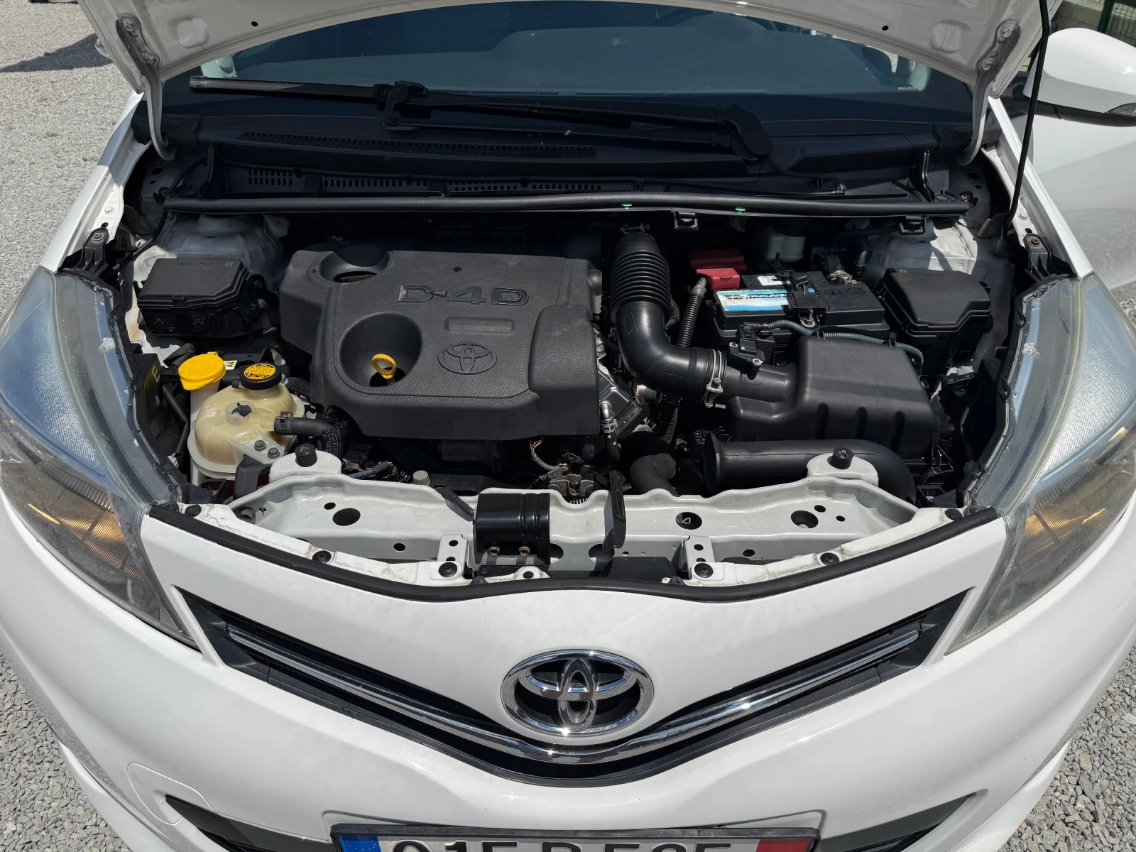 Toyota Yaris 1.4D4D* 6 СКОРОСТИ* ИТАЛИЯ* НАВИГАЦИЯ, снимка 15 - Автомобили и джипове - 54892225