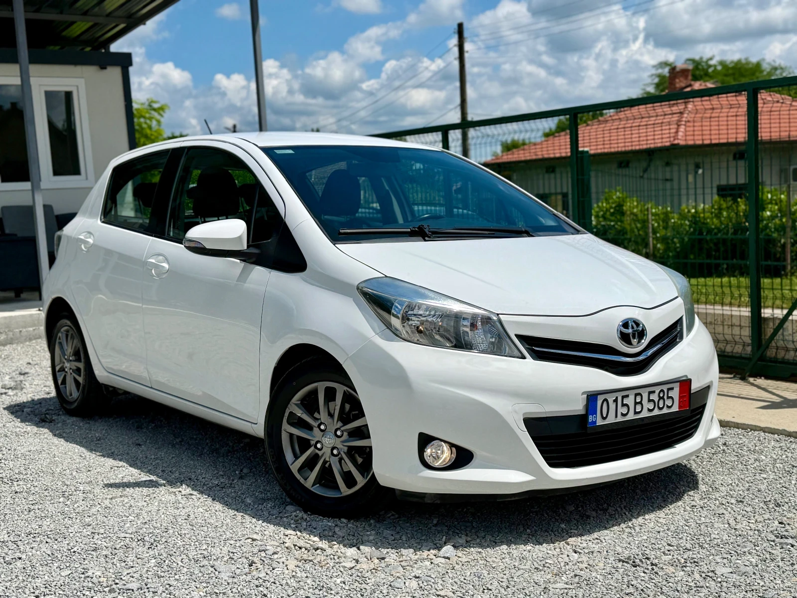 Toyota Yaris 1.4D4D* 6 СКОРОСТИ* ИТАЛИЯ* НАВИГАЦИЯ, снимка 2 - Автомобили и джипове - 54892225