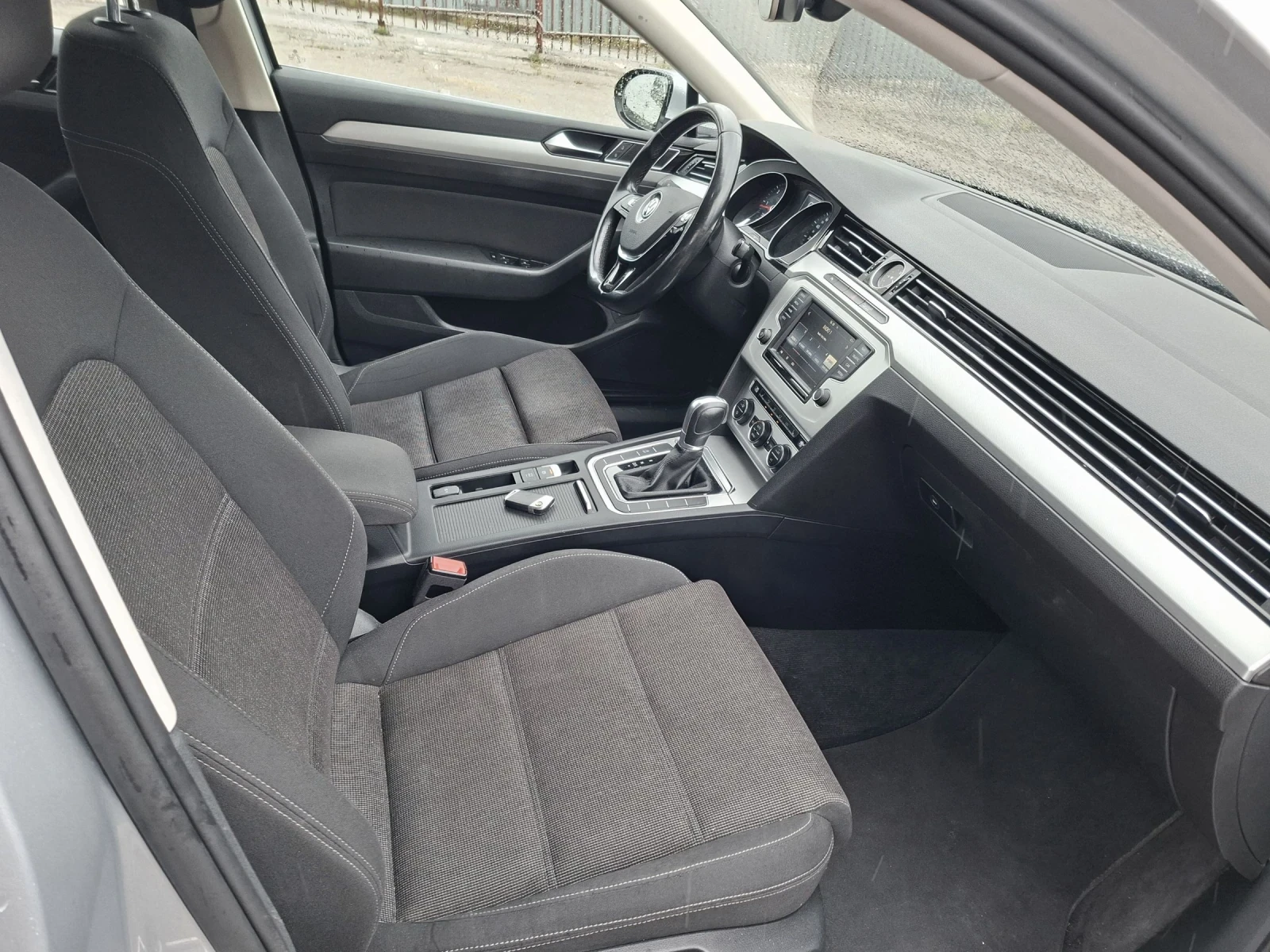 VW Passat 2.0 TDi/150, снимка 12 - Автомобили и джипове - 55228363