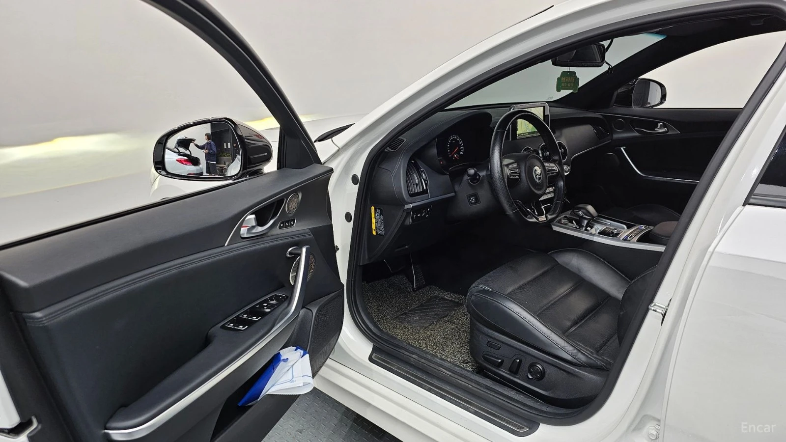 Kia Stinger 3.3 GT TURBO* ОБДУХ* 360* HUD* КАМЕРИ, снимка 10 - Автомобили и джипове - 55538142