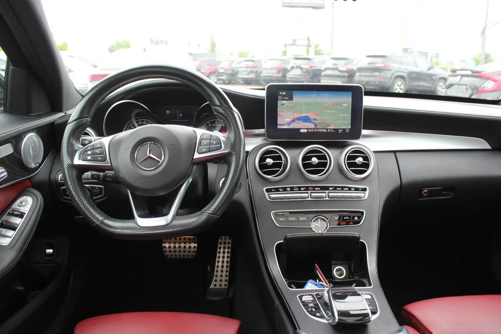 Mercedes-Benz C 43 AMG Burmester* Red Interior* 360* 2ключа, снимка 11 - Автомобили и джипове - 55646792