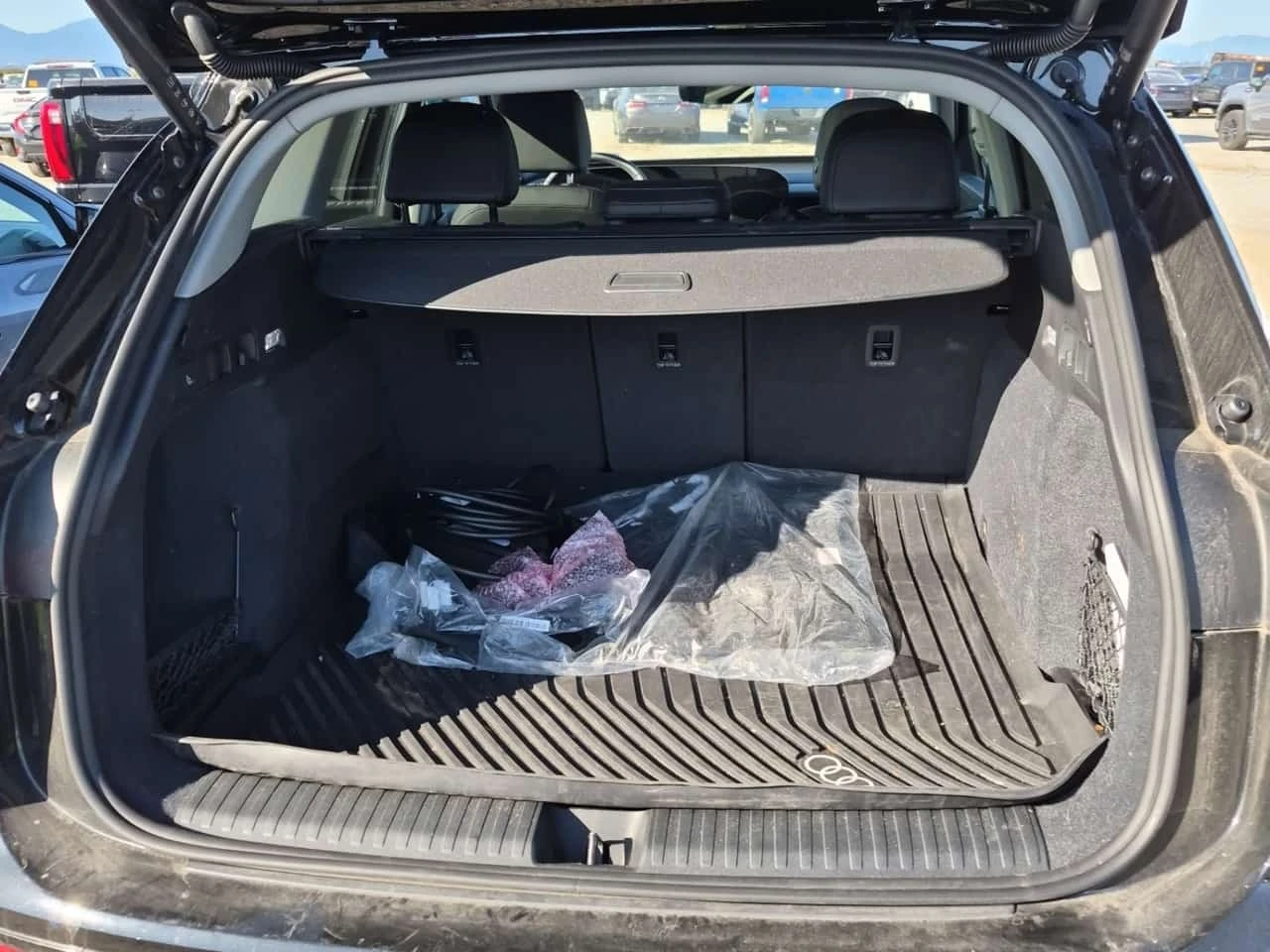 Audi Q6 E-TRON* ПАМЕТ* ОБДУХ* 2 КЛЮЧА* , снимка 14 - Автомобили и джипове - 56656612