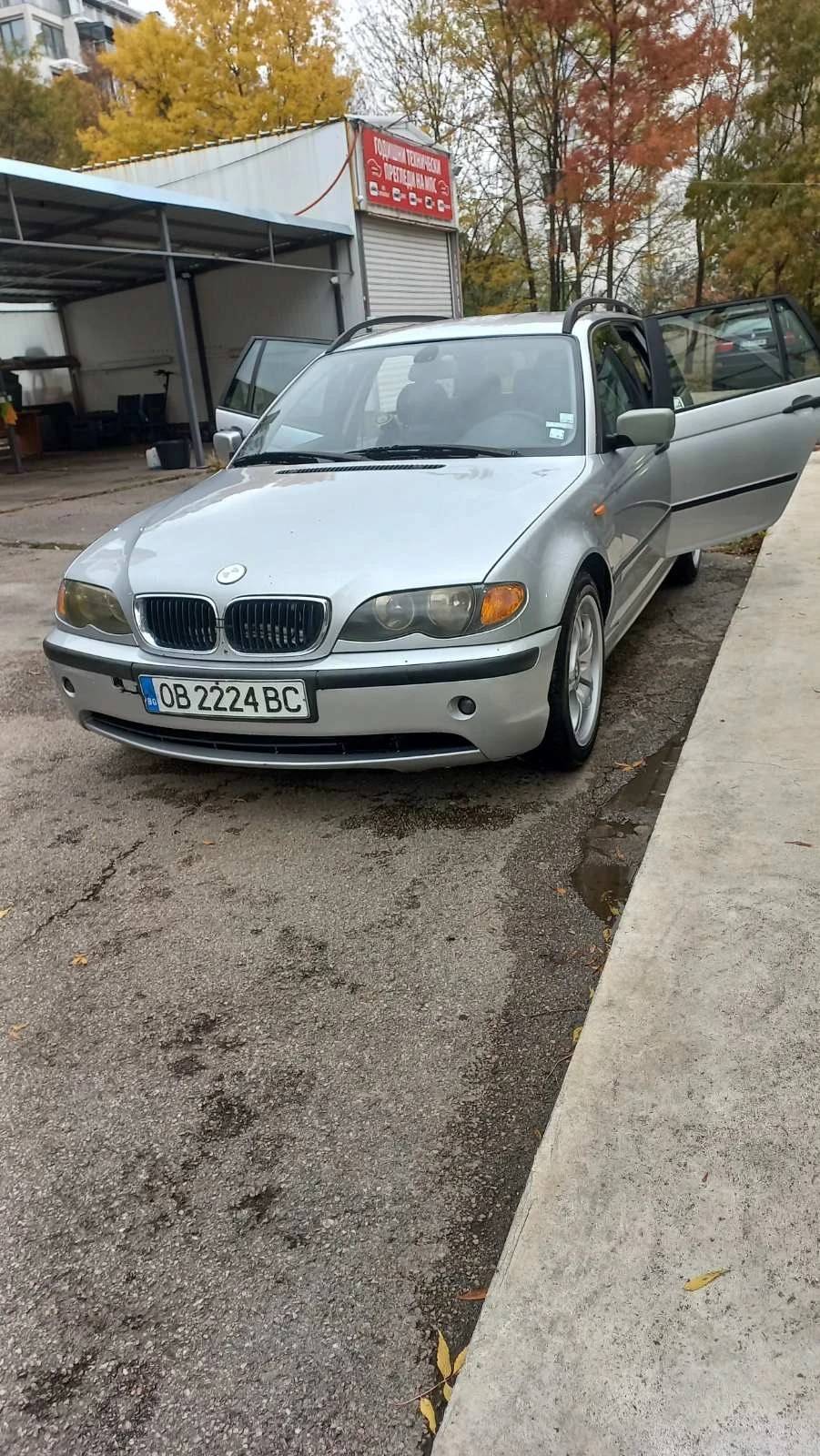 BMW 320 Комби, снимка 4 - Автомобили и джипове - 56713326