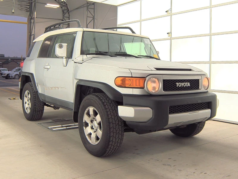 Toyota Fj cruiser 2008 Toyota FJ Cruiser Base 27000лв до София, снимка 1 - Автомобили и джипове - 48528963