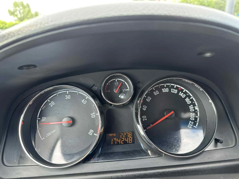 Opel Antara, снимка 10 - Автомобили и джипове - 53084561