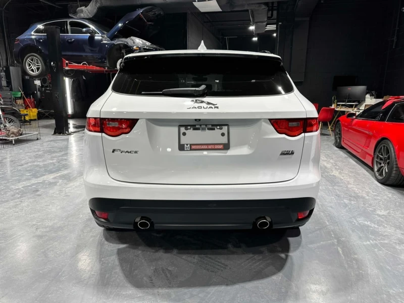 Jaguar F-PACE Prestige  CARFAX, снимка 4 - Автомобили и джипове - 53274560