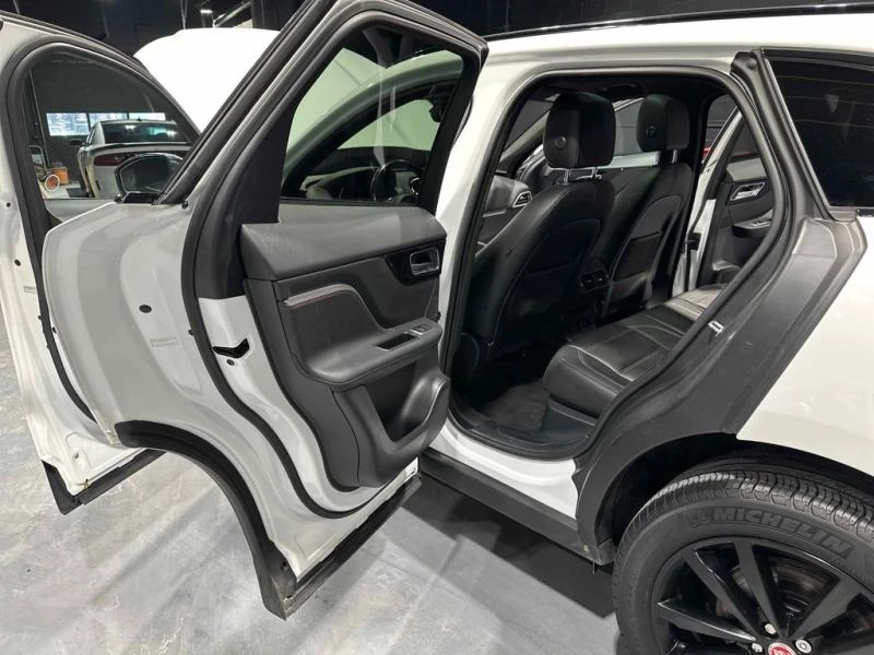 Jaguar F-PACE Prestige  CARFAX, снимка 11 - Автомобили и джипове - 53274560