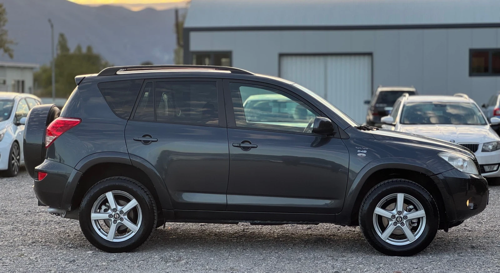 Toyota Rav4 2.2 D-4D 136к.с * Климатроник* * Key-Less*  - изображение 8