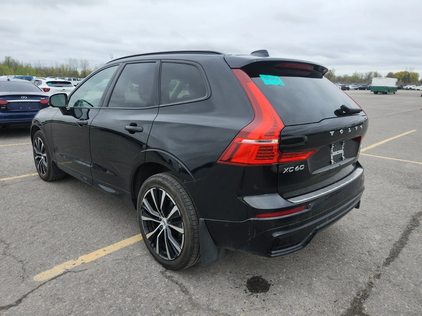 Volvo XC60 PLUS DARK THEME * * CARFAX * * АВТО КРЕДИТ * *  - изображение 4