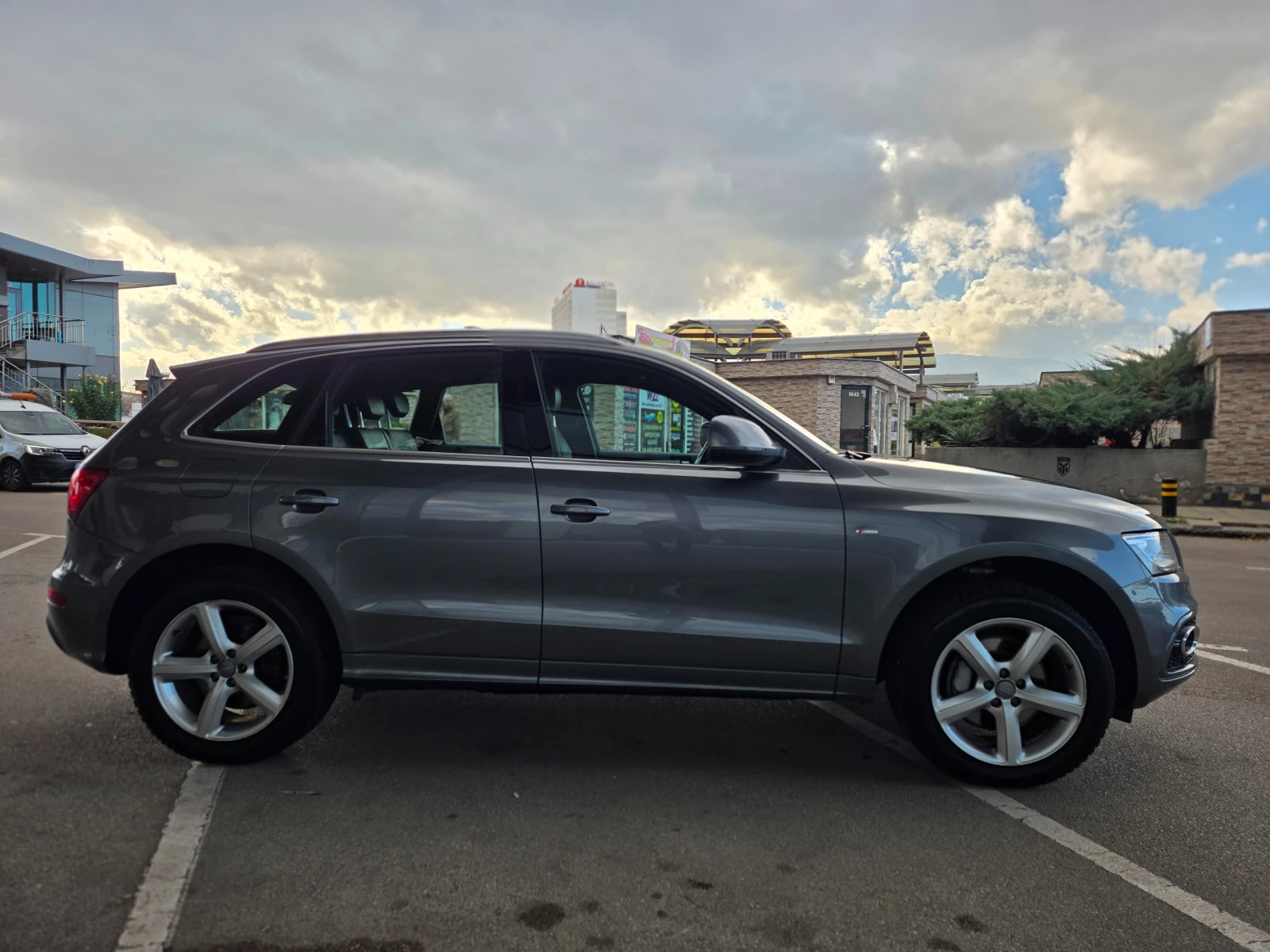Audi Q5 6 МЕСЕЦА ГАРАНЦИЯ/3.0TDI S Line/Всички Екстри - изображение 5