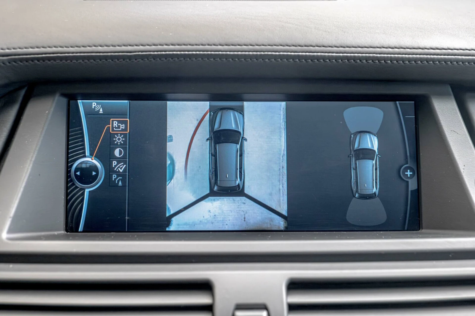 BMW X5 50i/HuD/Soft Close/Камера 180/Lane Assist/Панорама, снимка 14 - Автомобили и джипове - 53821406