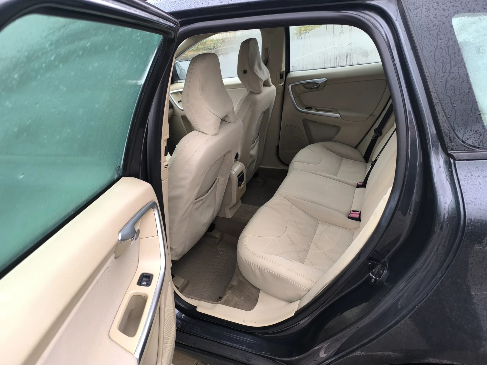 Volvo XC60 2.4 Дизел 4х4 , снимка 11 - Автомобили и джипове - 54062630