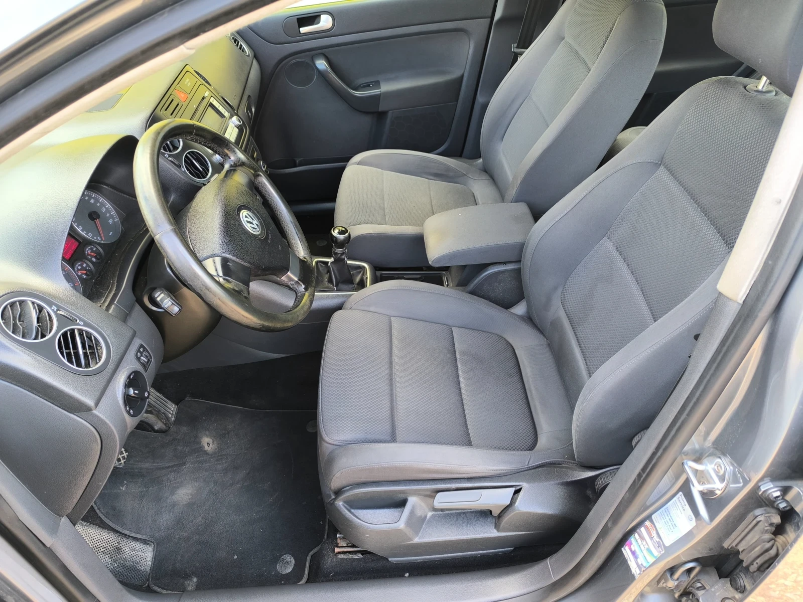 VW Golf 1.6 Газ , снимка 3 - Автомобили и джипове - 55383749