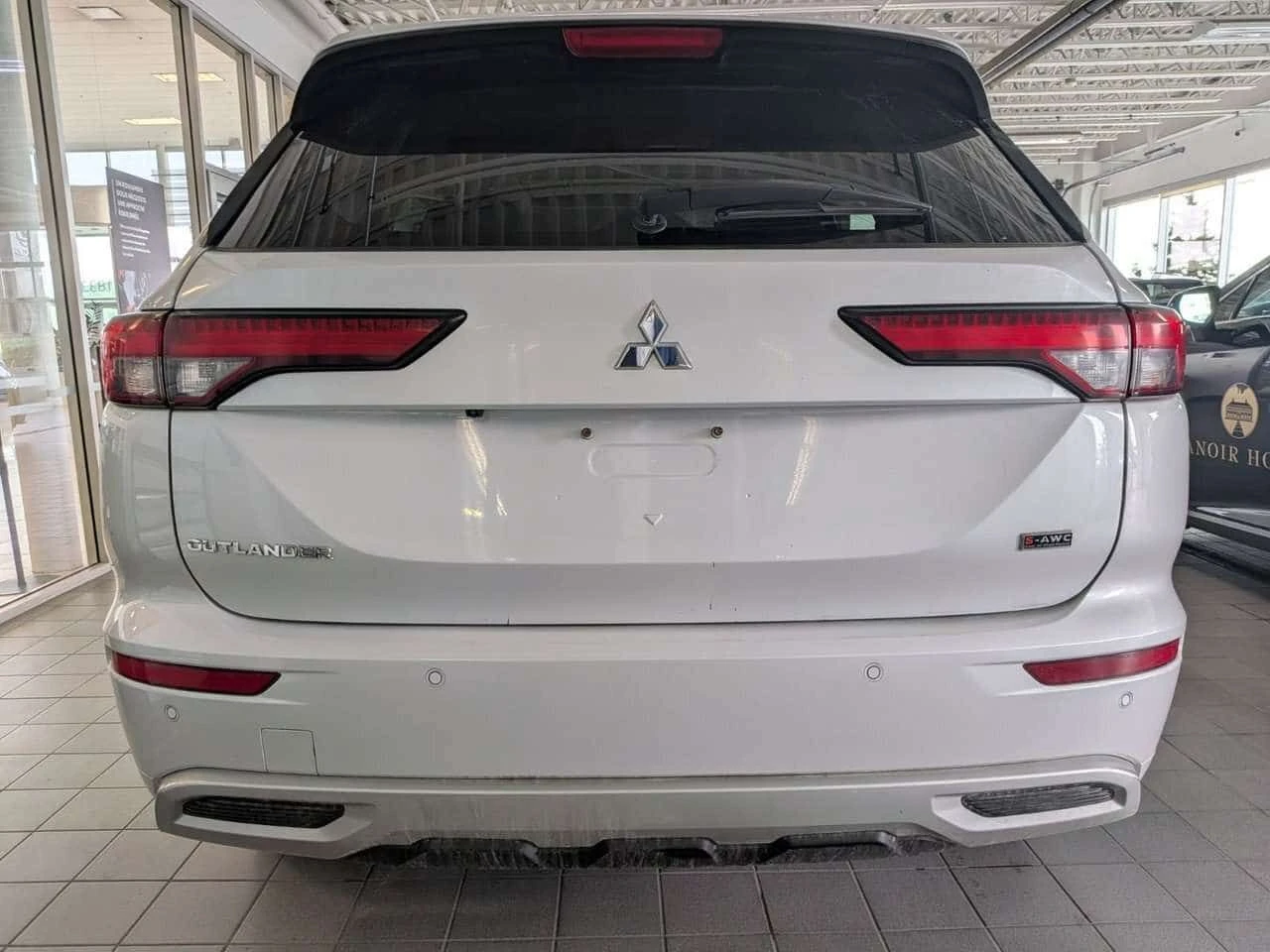 Mitsubishi Outlander Special Edition/GT   7pass CARFAX, снимка 5 - Автомобили и джипове - 54643649