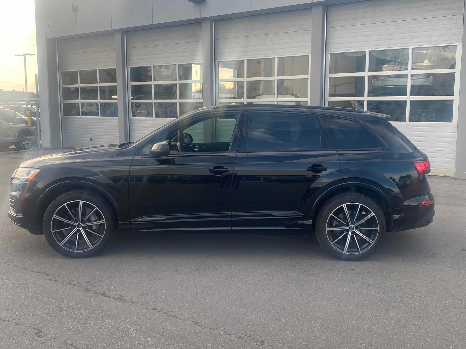 Audi Q7 * Komfort * CARFAX * БЕЗ ПЪРВОНАЧАЛНА ВНОСКА, снимка 2 - Автомобили и джипове - 56001780